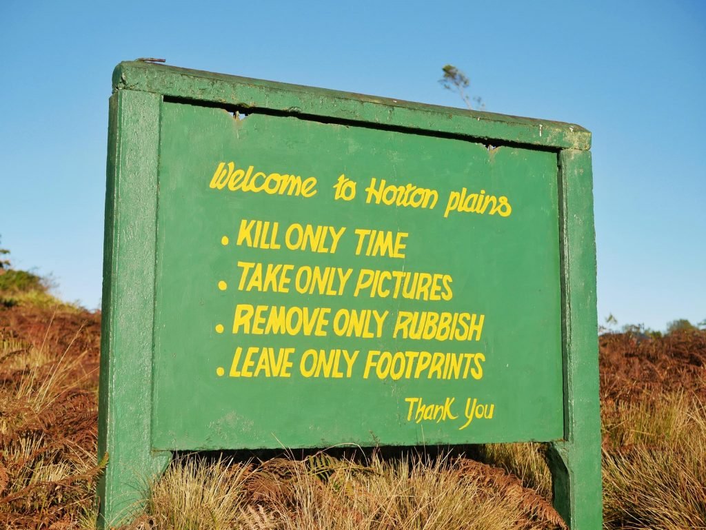 Horton plain sign sir lanka kill only time, take only picture, remove only rubbish, leave only footprints