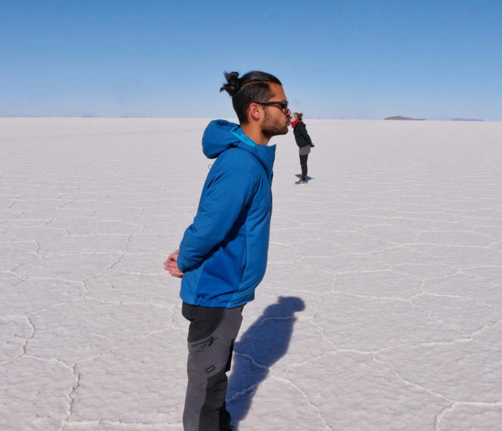 Jamin Mahmood kissing Britta Wiebe in uyuni salt flats, Bolivia