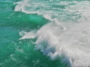 windy waves crystal lake pehoe patagonia