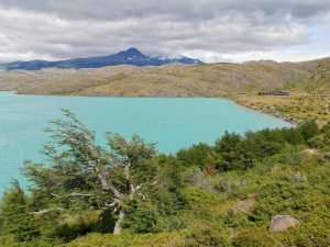 lake pehoe view hike valle de frances