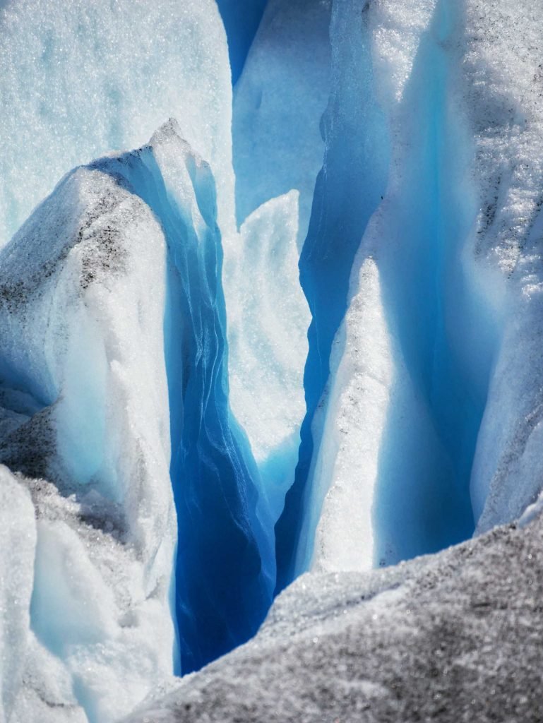 blue and white colors of glacier perito moreno on track