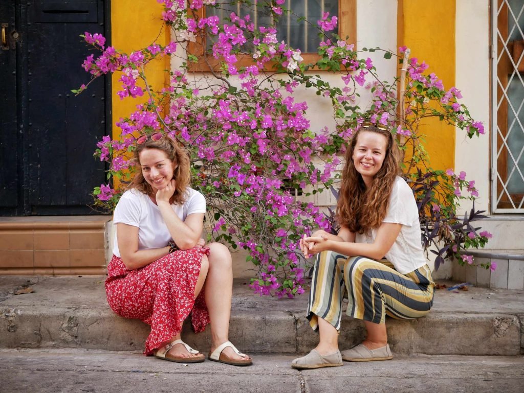 girls posing in Cartagena Colombia