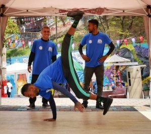 hip hop rap breakdancers in Comuna 13